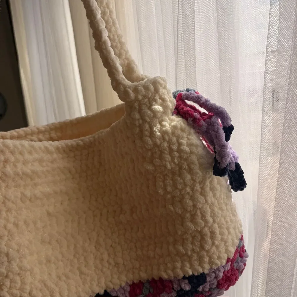 ๐ฆ Berry Cream Hand-Crochet Chenille Tote Bag ๐ - Picture 3 of 8